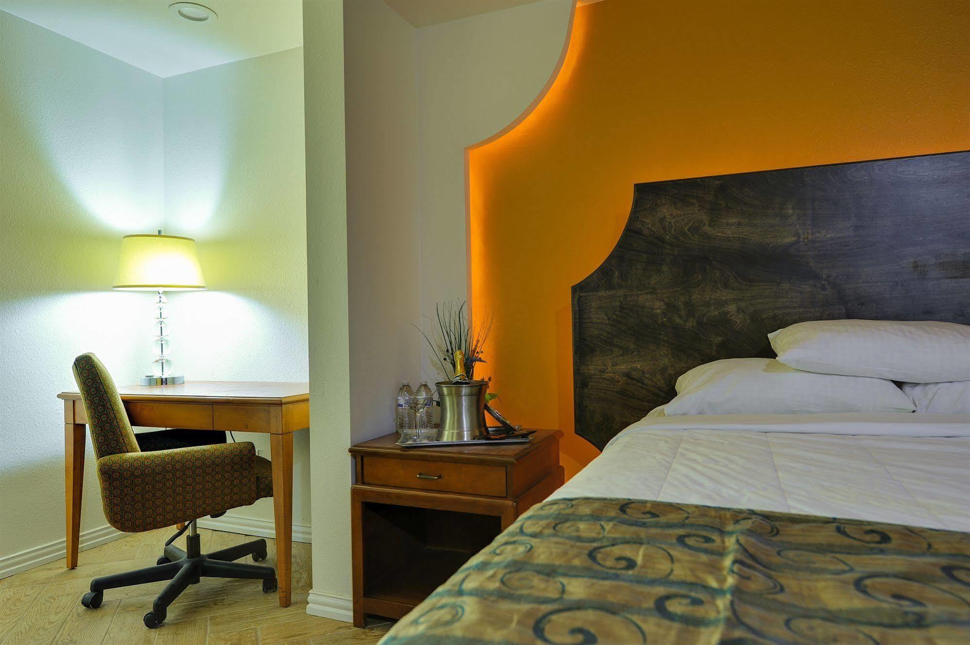 Romantic Inn & Suites Dallas Exteriör bild
