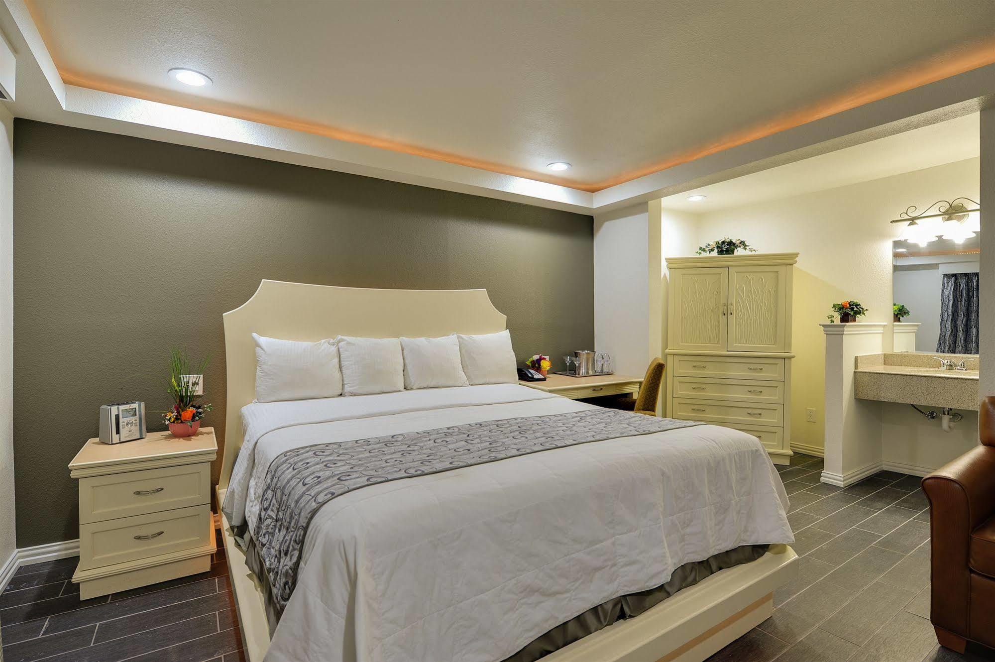 Romantic Inn & Suites Dallas Exteriör bild