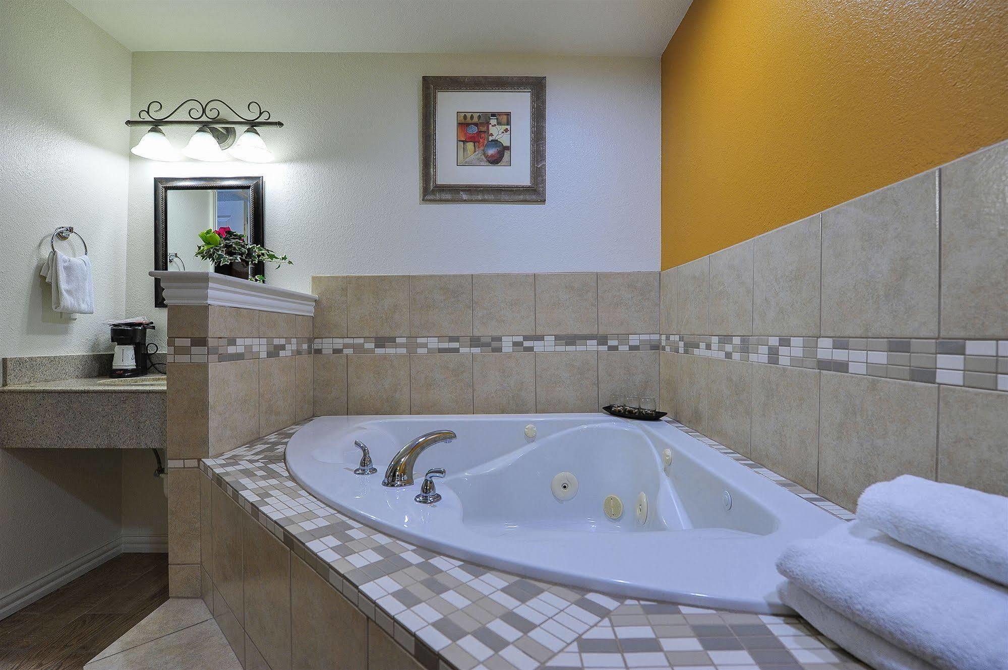 Romantic Inn & Suites Dallas Exteriör bild